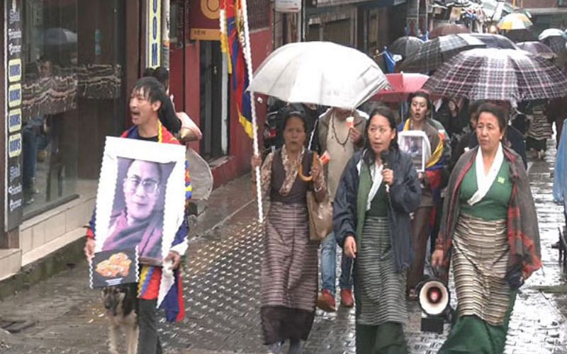Tibetan NGOs Illuminate Candlelight Vigil in Protest of China`s Treatment of Political Prisoners on International Prisoners Justice Day